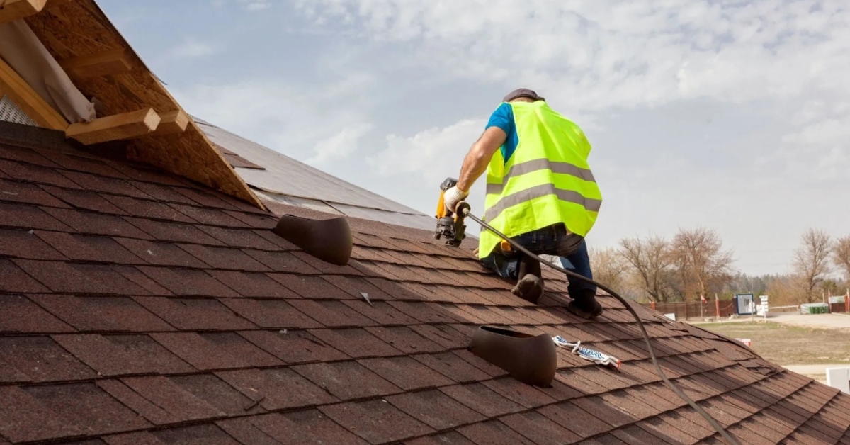 Roof Red Flags That Require Local Roofing Contractors